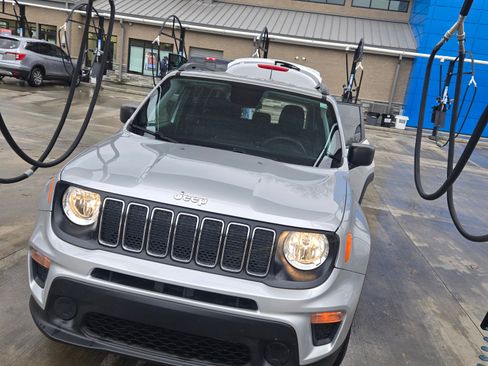 Used 2019 Jeep Renegade Sport w/ Sport Appearance Group image 2