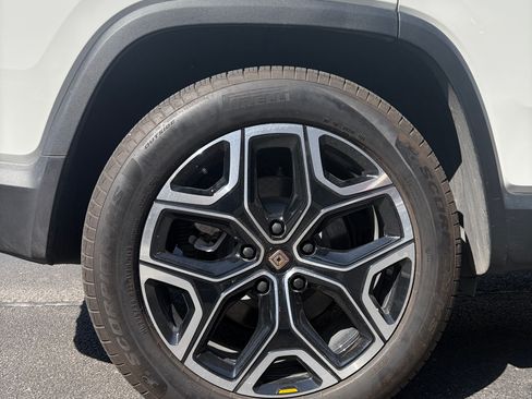 Used 2026 Rivian R1S Adventure image 18