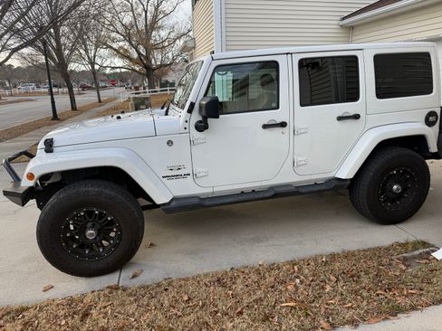 Used 2016 Jeep Wrangler Unlimited Sahara w/ Dual Top Group image 4