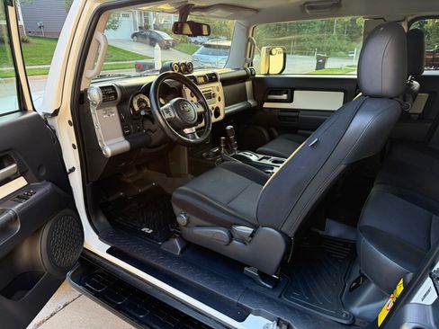 Used 2012 Toyota FJ Cruiser 4WD w/ Upgrade Pkg image 23