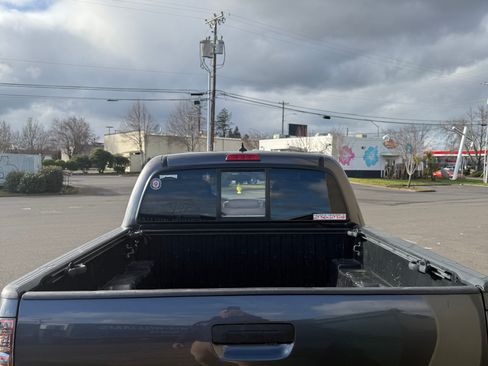 Used 2015 Toyota Tacoma PreRunner w/ SR5 Package image 5