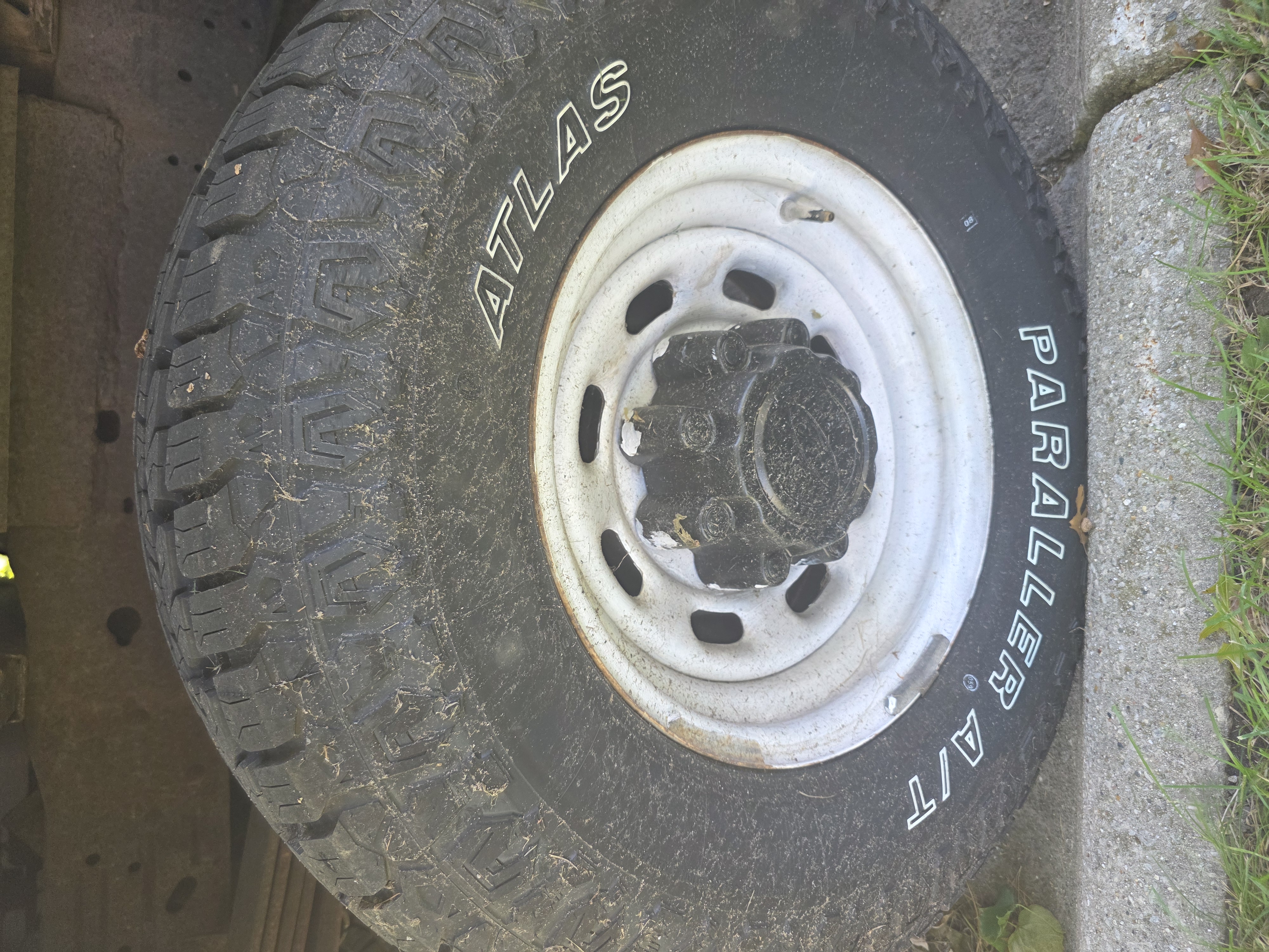 Used 2004 Ford F350 XL AWD/4WD image 2