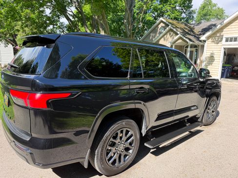 Used 2023 Toyota Sequoia Platinum AWD/4WD image 8