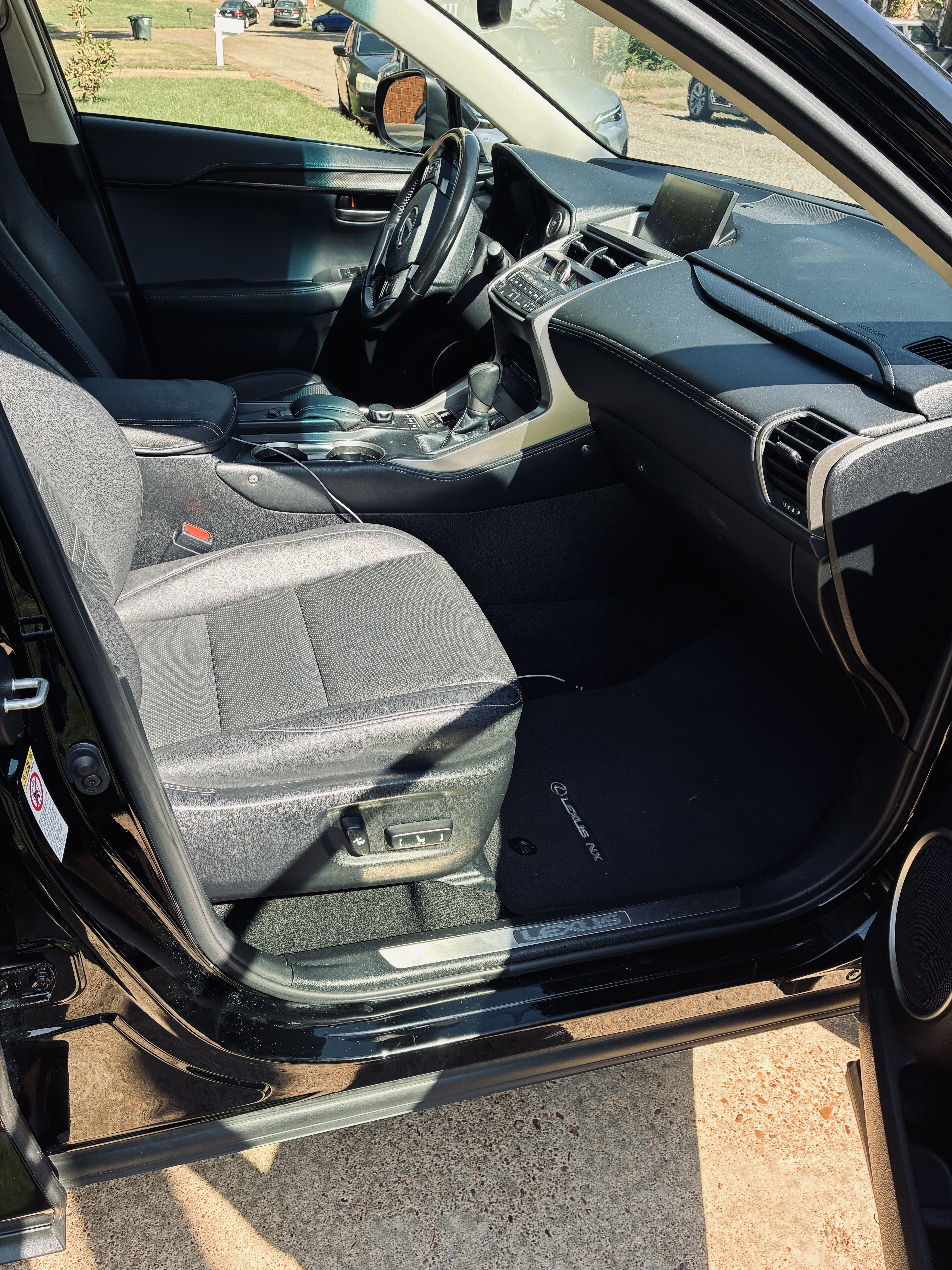 Used 2017 Lexus NX 200t FWD w/ Premium Package image 4