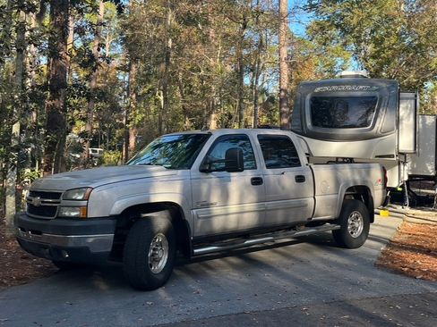 Used 2006 Chevrolet Silverado 2500 LT w/ Heavy-Duty Power Package AWD/4WD image 15