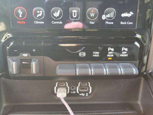 Used 2020 RAM 3500 Laramie w/ Night Edition image 4