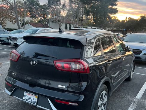 Used 2017 Kia Niro EX image 5