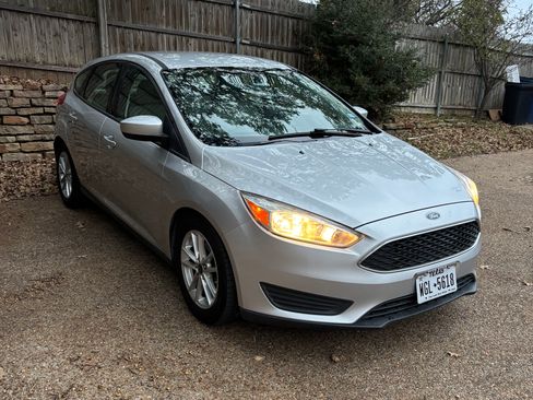 Used 2018 Ford Focus SE image 1