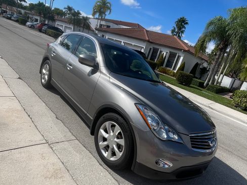 Used 2010 INFINITI EX35 Journey image 2