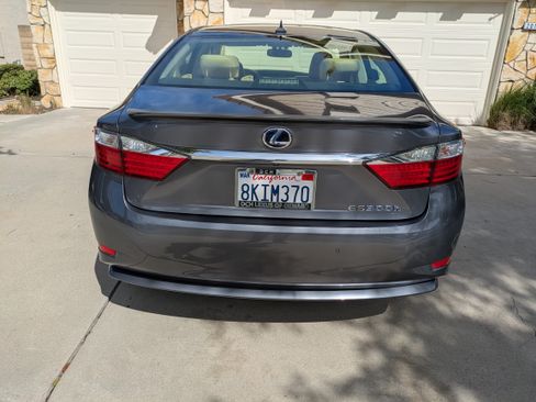 Used 2013 Lexus ES 300h w/ Luxury Pkg image 5