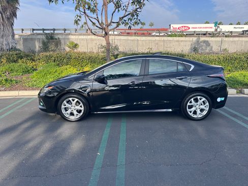 Used 2017 Chevrolet Volt Premier w/ Driver Confidence II Package image 4