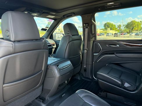 Used 2021 Cadillac Escalade ESV Premium Luxury image 13