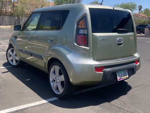 Used 2010 Kia Soul ! FWD image 5