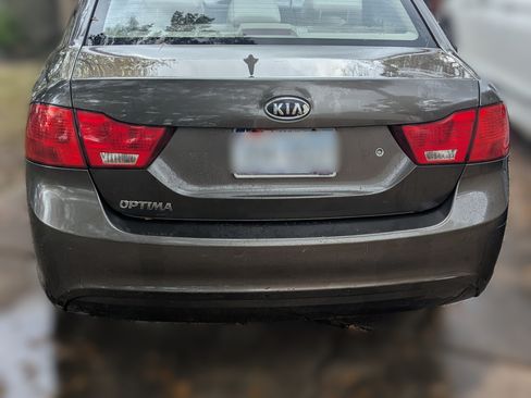 Used 2010 Kia Optima LX image 4