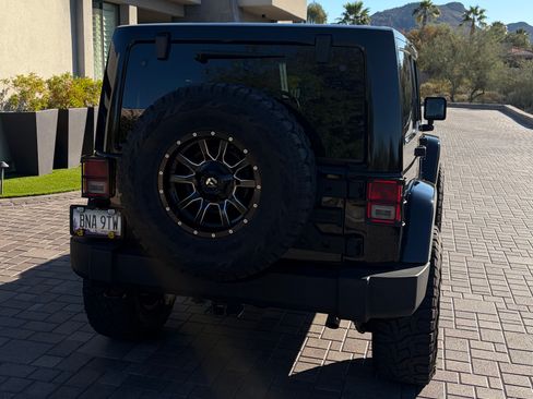 Used 2015 Jeep Wrangler Unlimited Sahara image 4