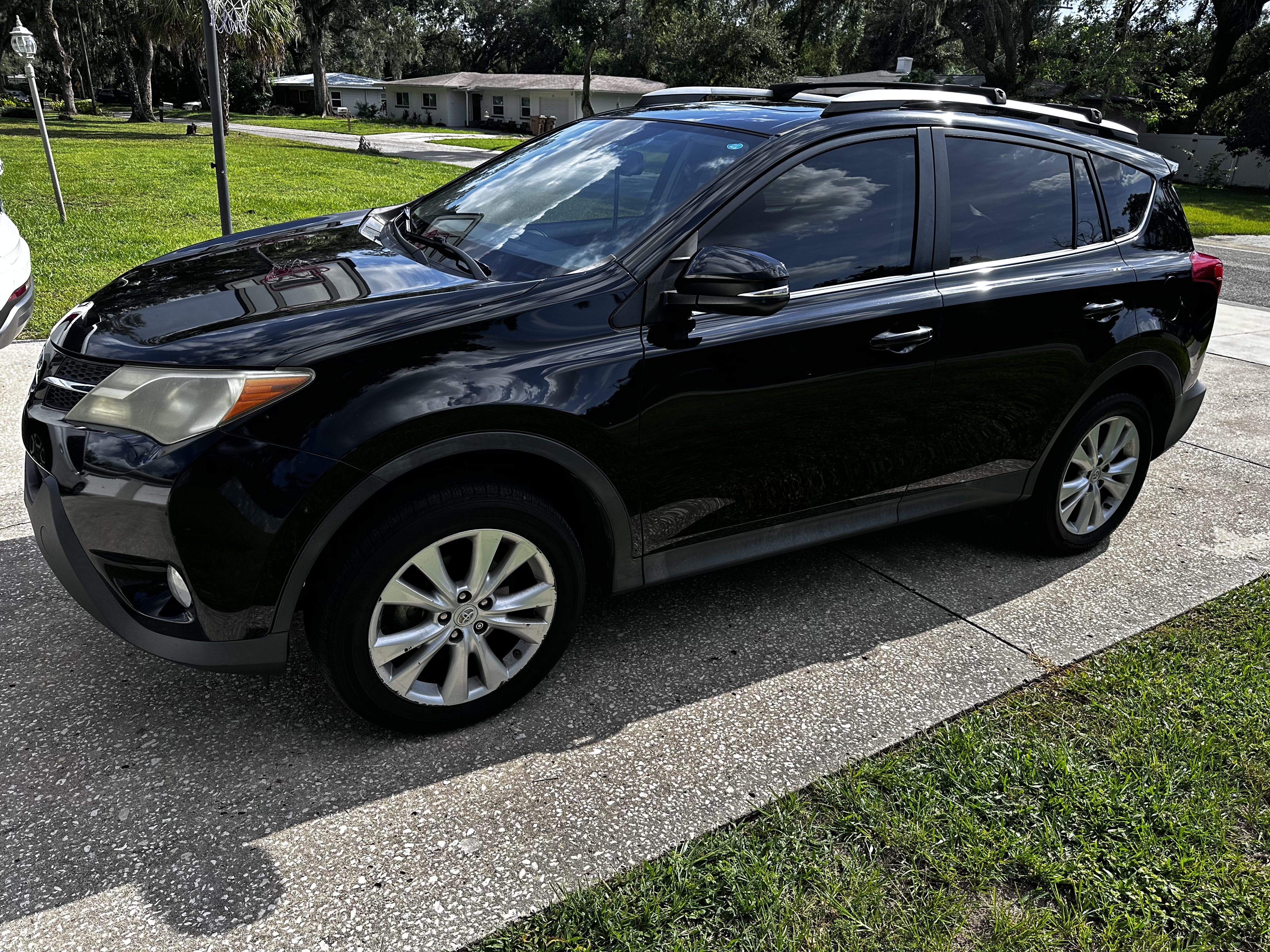Used 2015 Toyota RAV4 Limited w/ Technology Package FWD image 5
