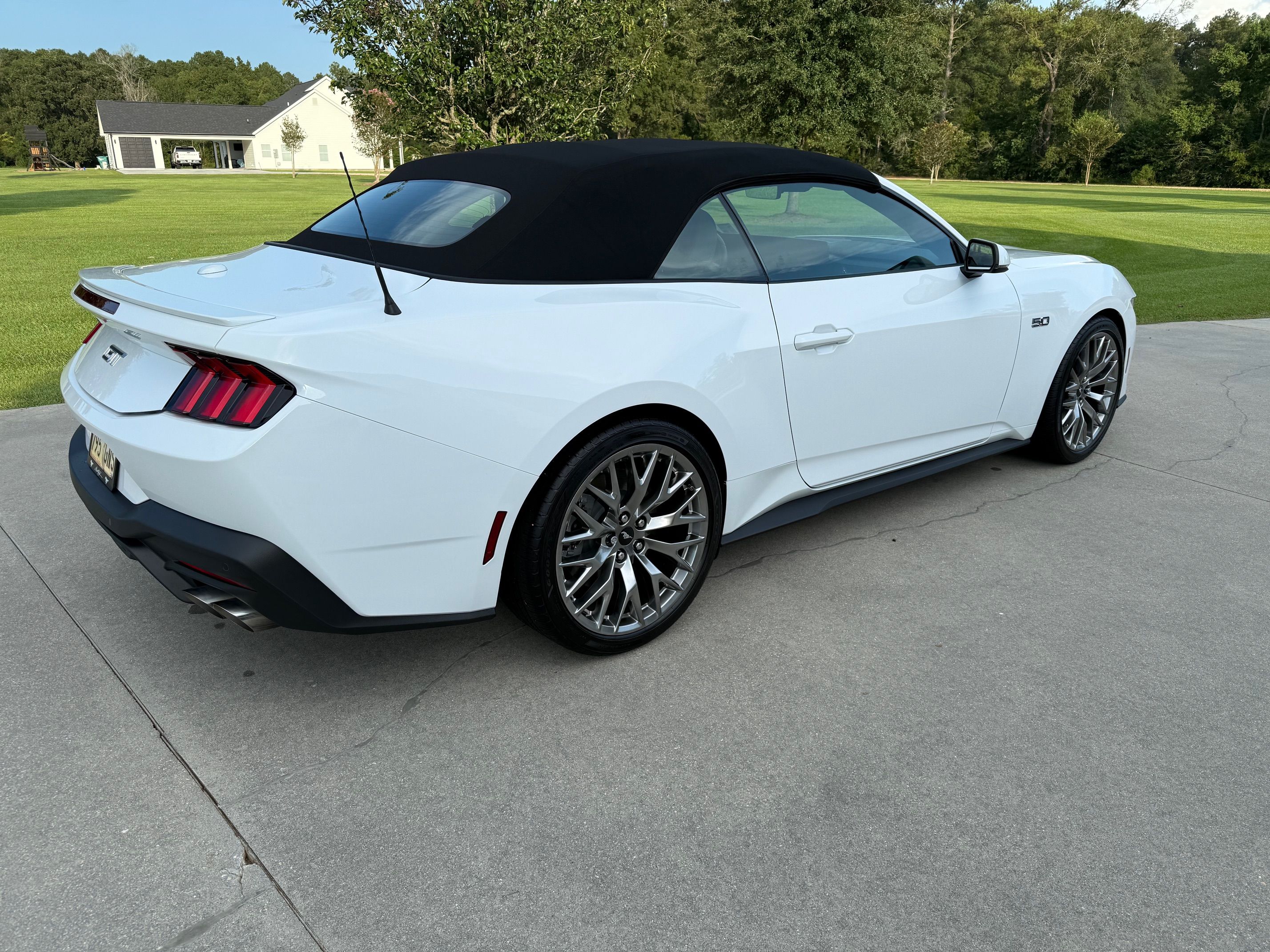 Used 2025 Ford Mustang GT Premium RWD image 5