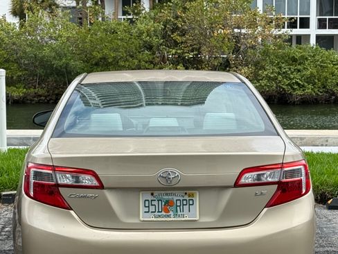 Used 2012 Toyota Camry LE image 13
