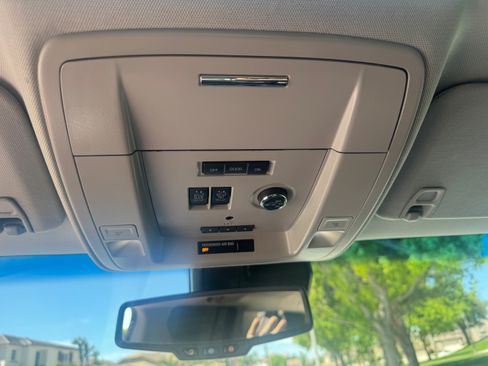 Used 2017 GMC Yukon XL SLT w/ Open Road Package image 10