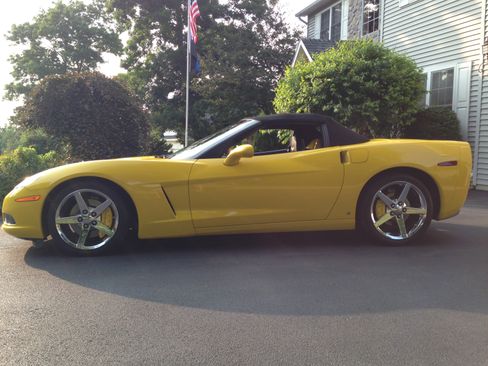 Used 2007 Chevrolet Corvette Convertible w/ Preferred Equipment Group image 2