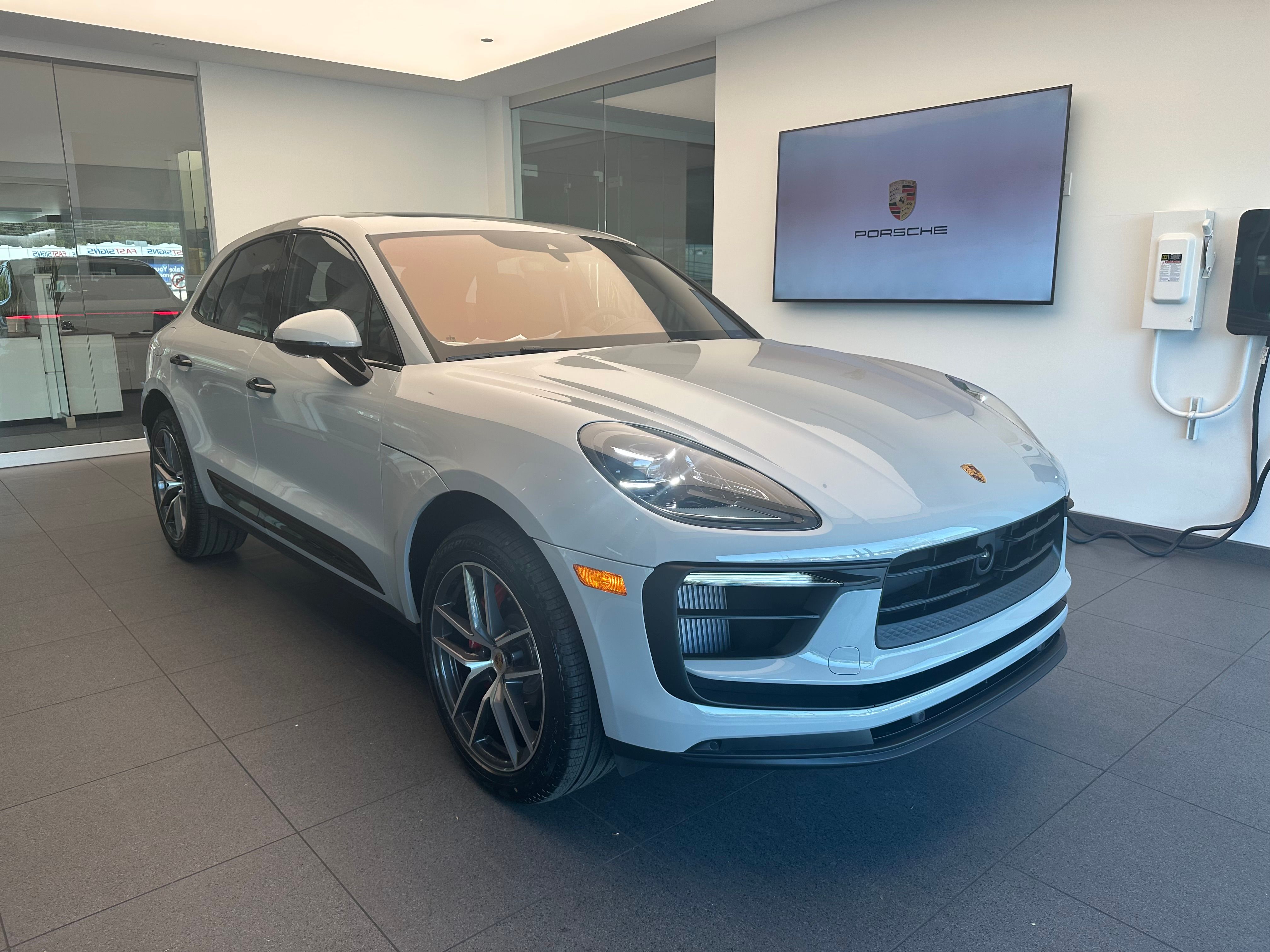 Used 2025 Porsche Macan S AWD/4WD image 1