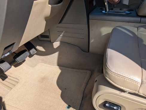 Used 2005 Ford F150 Lariat image 8