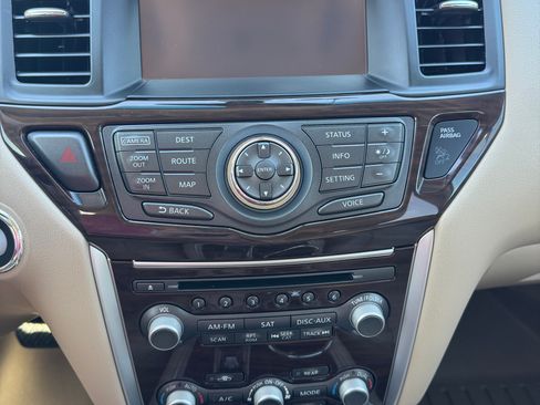 Used 2015 Nissan Pathfinder Platinum image 14