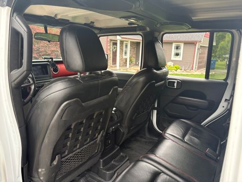 Used 2018 Jeep Wrangler Unlimited Rubicon w/ LED Lighting Group AWD/4WD image 17