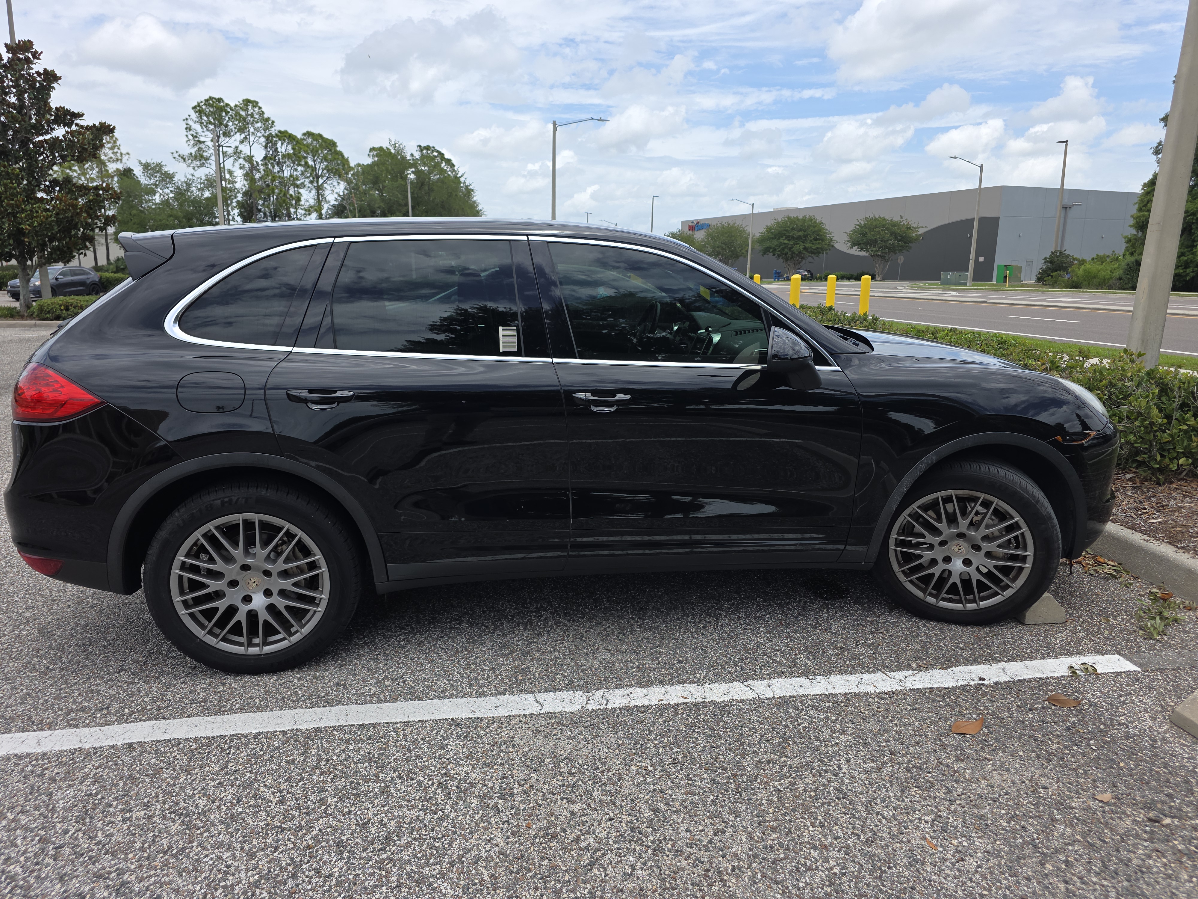 Used 2012 Porsche Cayenne S AWD/4WD image 4