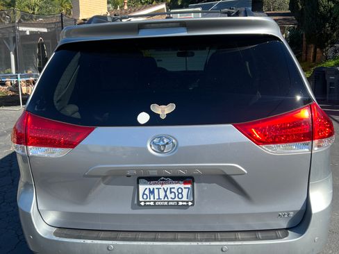 Used 2011 Toyota Sienna XLE image 5