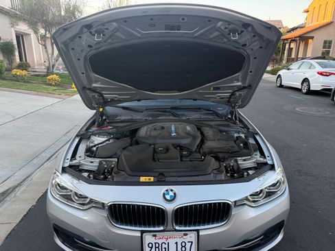 Used 2018 BMW 330e w/ Convenience Package image 2
