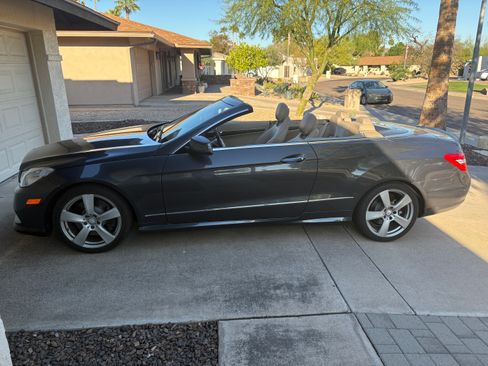 Used 2011 Mercedes-Benz E 550 Cabriolet image 4