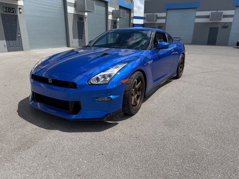 Used 2024 Nissan GT-R Premium w/ Floor Mat Package image 1