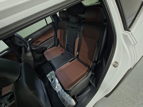 Used 2024 Volkswagen Tiguan SEL R-Line w/ MDO Package, Two-Row image 15