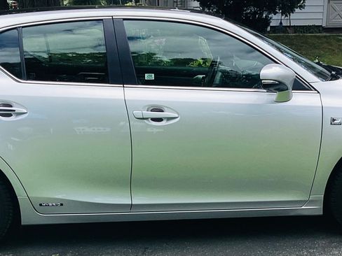 Used 2015 Lexus CT 200h w/ Navigation Package FWD image 4