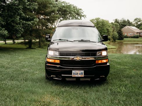 Used 2021 Chevrolet Express 2500 Extended w/ Enhanced Convenience Package RWD image 4