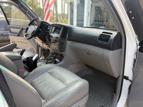 Used 2006 Toyota Land Cruiser image 30