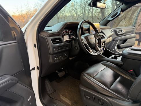 Used 2021 Chevrolet Tahoe LT w/ LT Signature Package image 15