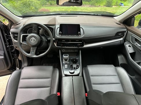Used 2021 Nissan Rogue SV w/ Premium Package AWD/4WD image 8