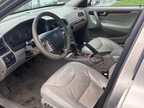Used 2005 Volvo V70 2.4 FWD image 11