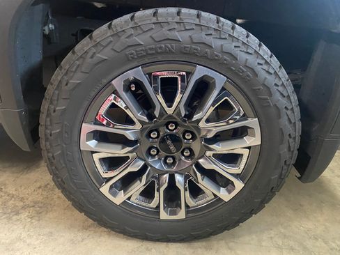 Used 2025 GMC Sierra 1500 Denali Ultimate image 5