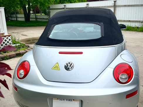 Used 2006 Volkswagen Beetle Convertible w/ Package 1 FWD image 5