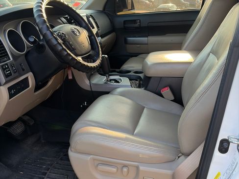 Used 2012 Toyota Tundra 4x4 CrewMax image 10