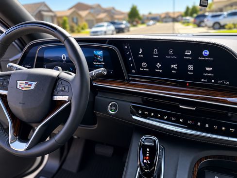 Used 2023 Cadillac Escalade Premium Luxury w/ Performance Package AWD/4WD image 4