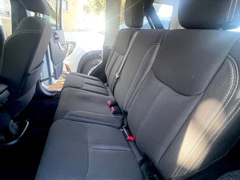 Used 2017 Jeep Wrangler Unlimited Sahara w/ Connectivity Group image 11