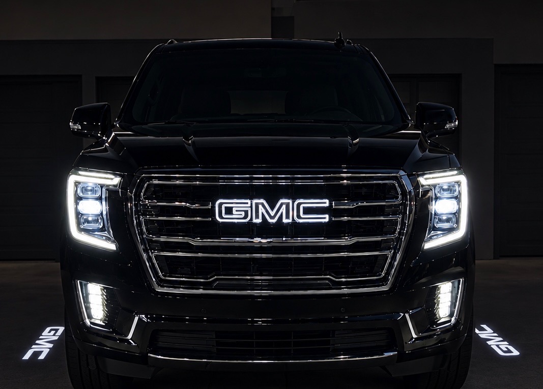 Used 2023 GMC Yukon SLT w/ SLT Premium Package AWD/4WD image 1
