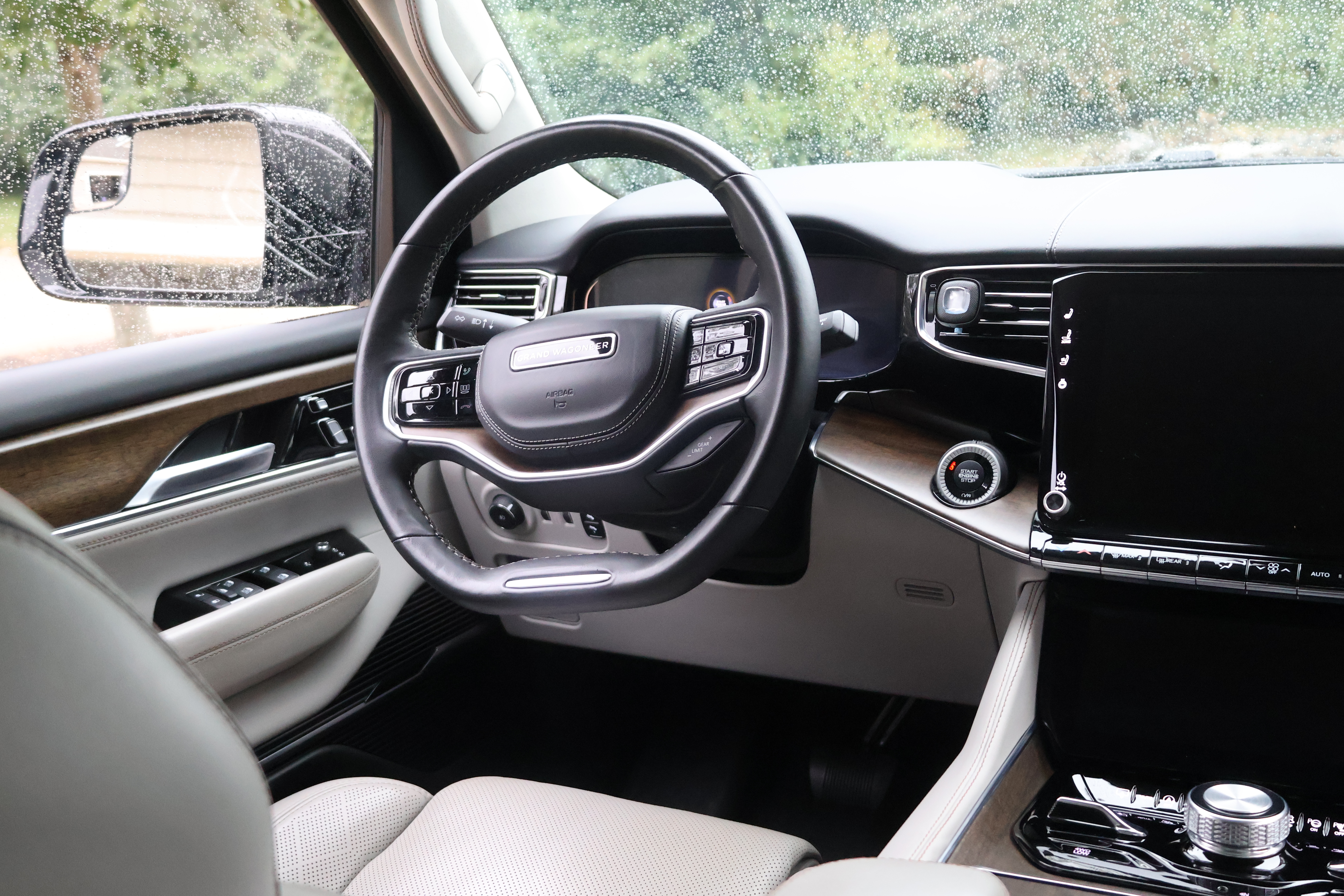Used 2023 Jeep Grand Wagoneer L Series II w/ Premium Group II AWD/4WD image 6