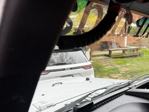 Used 2015 Jeep Wrangler Unlimited Sahara w/ Connectivity Group image 22