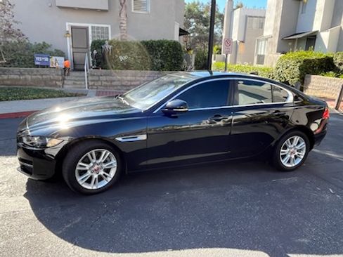 Used 2019 Jaguar XE Premium image 5
