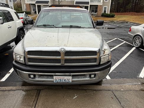 Used 1996 Dodge Ram 2500 Truck 2WD Club Cab image 2